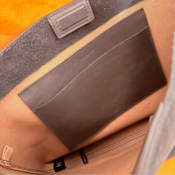 Madewell The Essential Bucket Tote in Suede - Picture 6 of 15